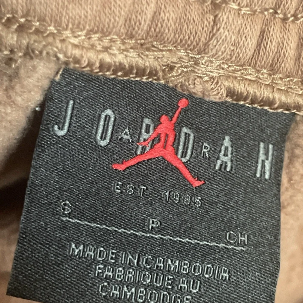 Air Jordan Brooklyn Fleece Sweatpants Joggers Men's Small FV7277 223 Tan